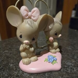 Precious Moments Pink Heart Figurine Base with Beige Felt Pads
